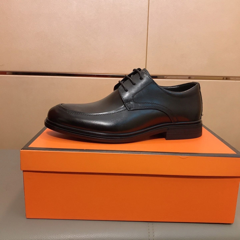 G*u*i leather shoes